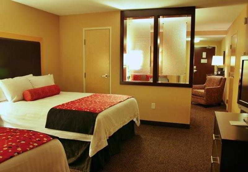 Springhill Suites By Marriott Pueblo Downtown Экстерьер фото