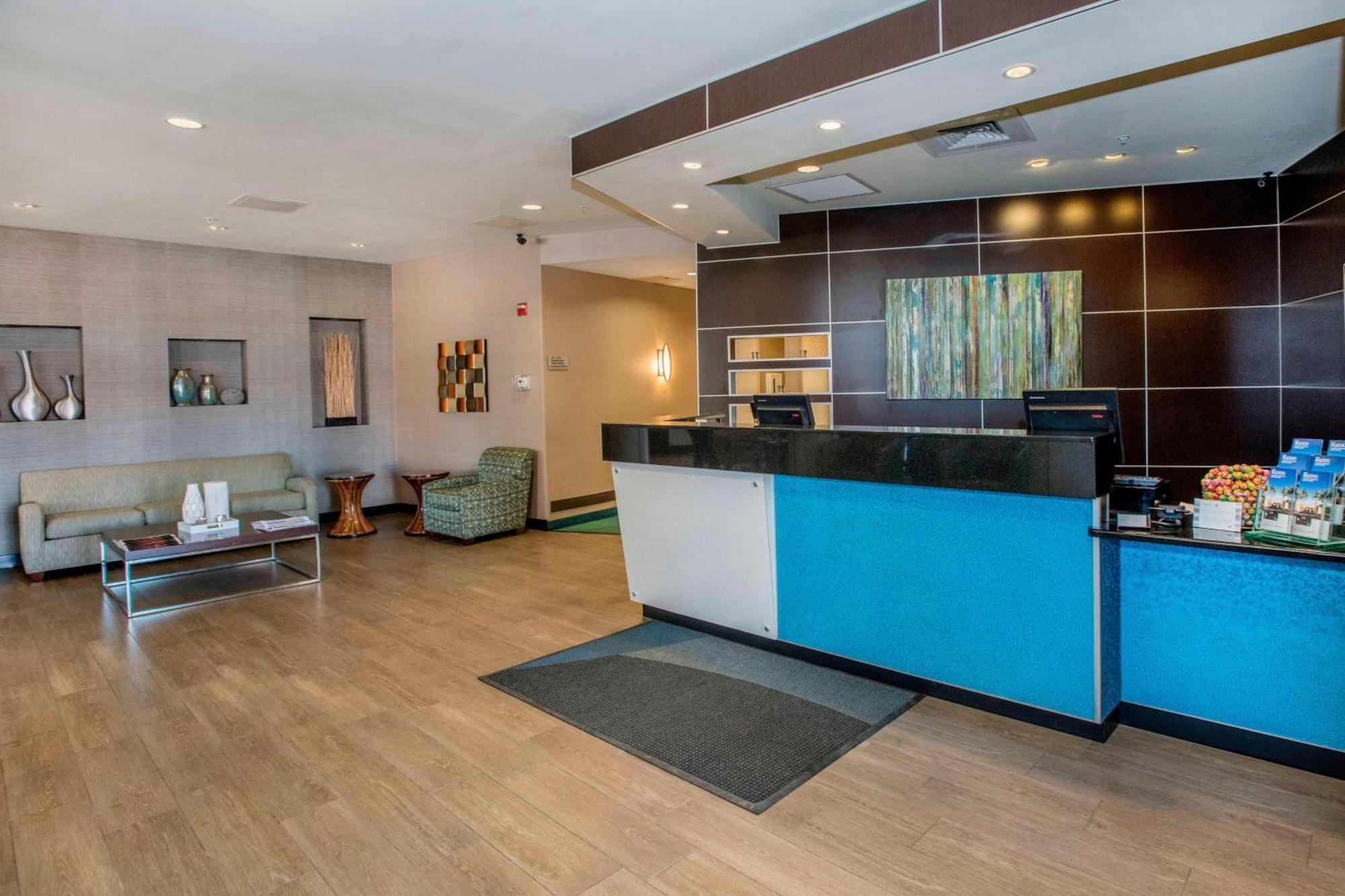 Springhill Suites By Marriott Pueblo Downtown Экстерьер фото